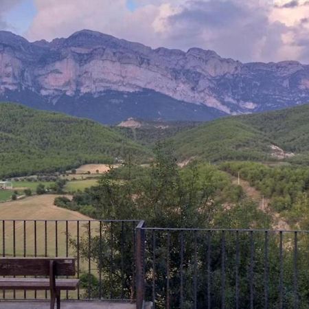 Vistas A La Montana En Un Pueblo Con Encanto. El Pueyo de Araguás Esterno foto