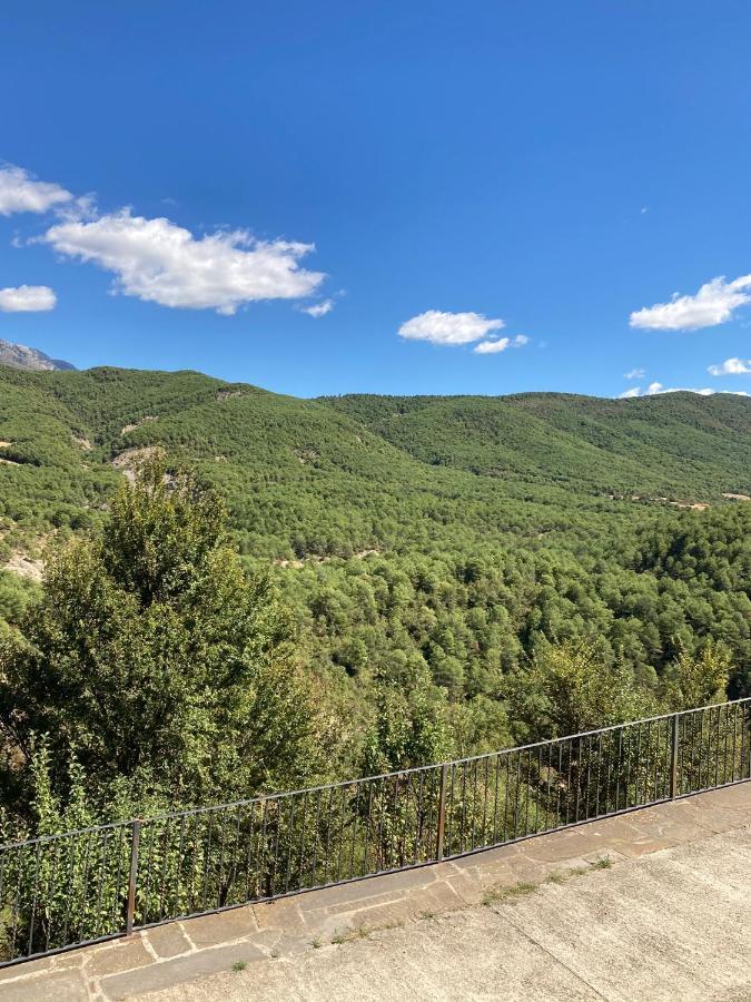 Vistas A La Montana En Un Pueblo Con Encanto. El Pueyo de Araguás Esterno foto