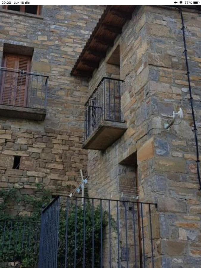 Vistas A La Montana En Un Pueblo Con Encanto. El Pueyo de Araguás Esterno foto