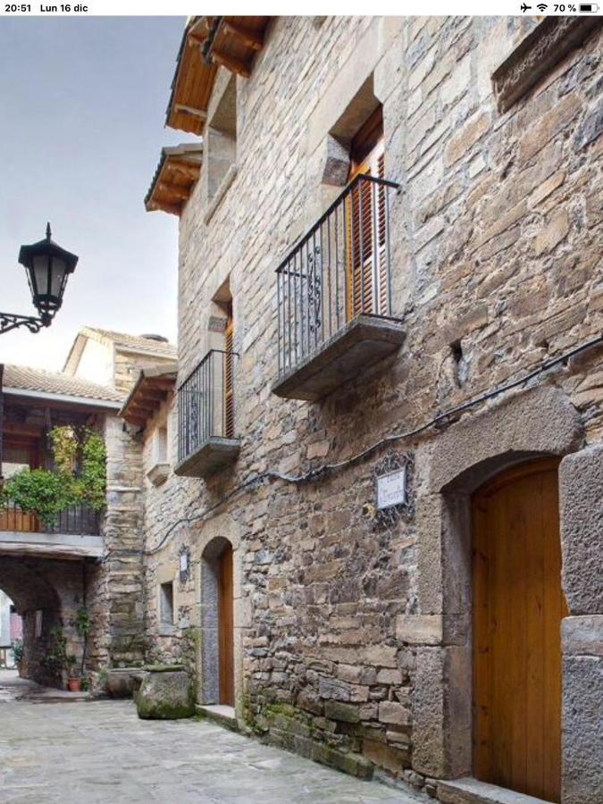 Vistas A La Montana En Un Pueblo Con Encanto. El Pueyo de Araguás Esterno foto