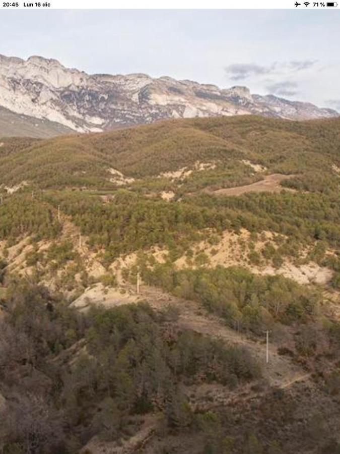 Vistas A La Montana En Un Pueblo Con Encanto. El Pueyo de Araguás Esterno foto