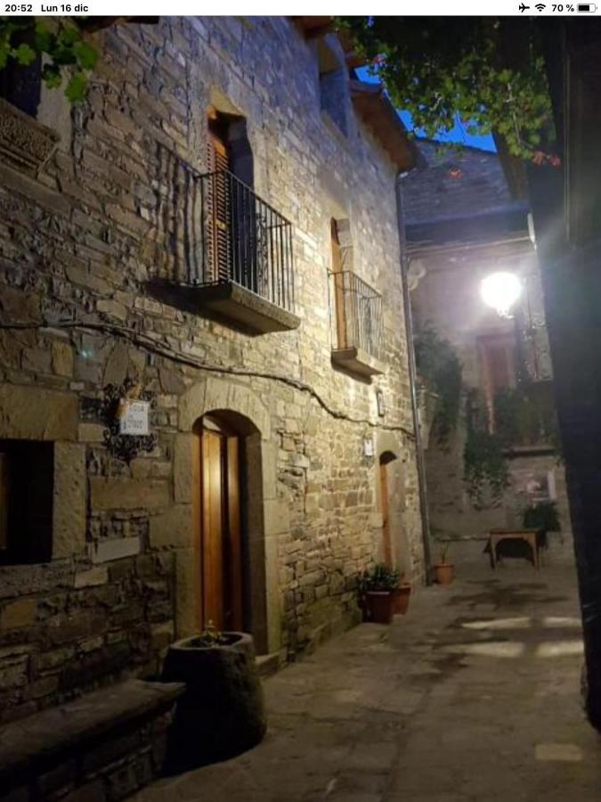 Vistas A La Montana En Un Pueblo Con Encanto. El Pueyo de Araguás Esterno foto