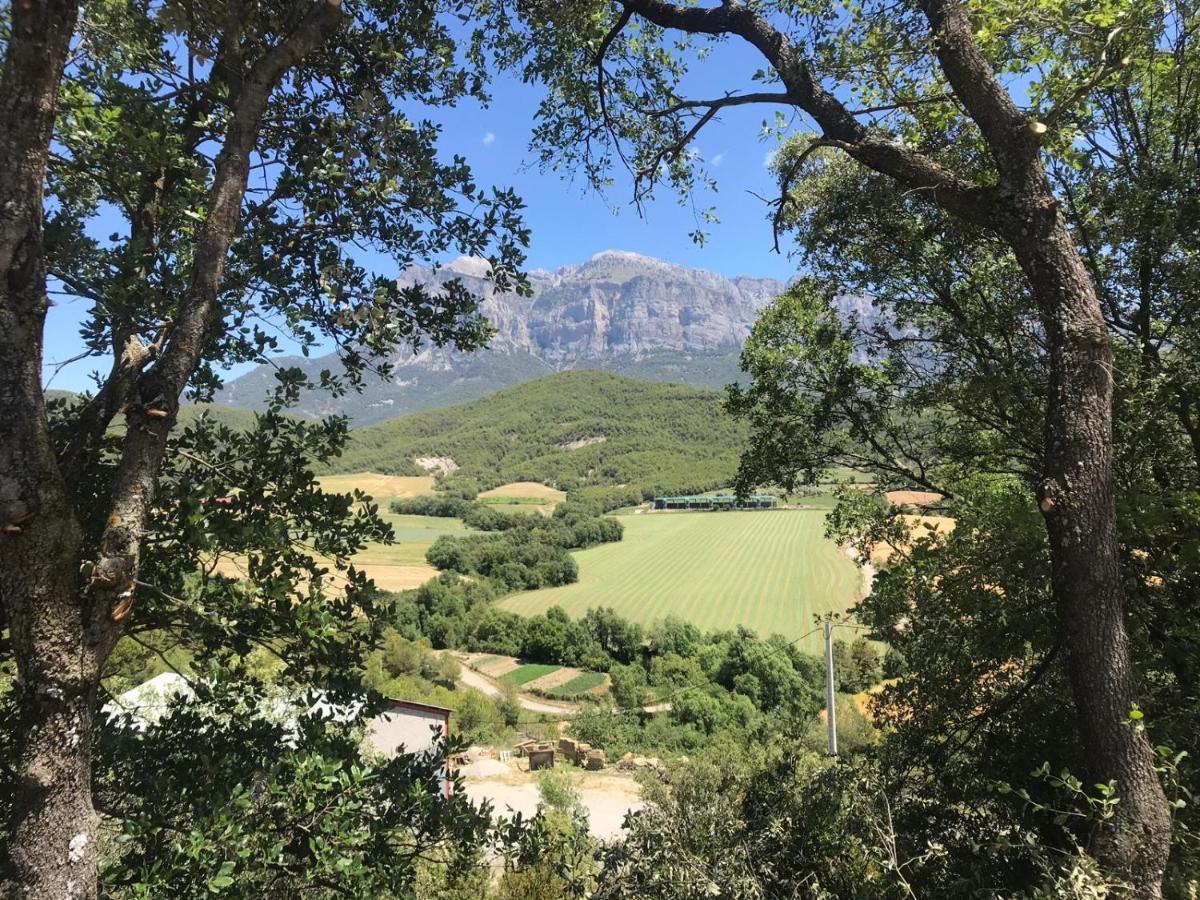 Vistas A La Montana En Un Pueblo Con Encanto. El Pueyo de Araguás Esterno foto